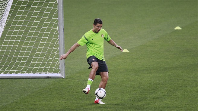 Ronaldo tập luyện hết sức chăm chỉ